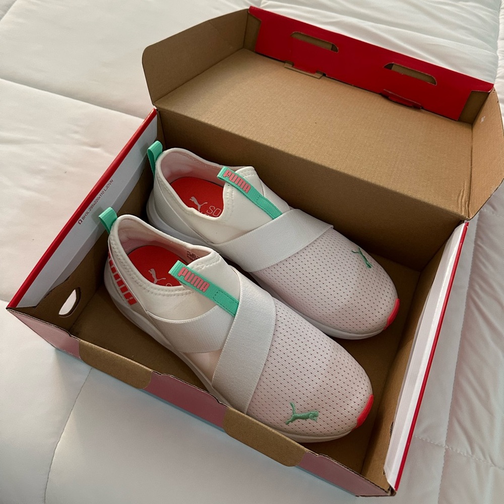 Women’s Puma Soft Foam Slip-on sneakers, 8, NWT